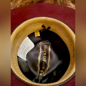 Rodeo King Felt Cowboy Hat. Size 7 shaped by the Cowlot. Merlot wine color